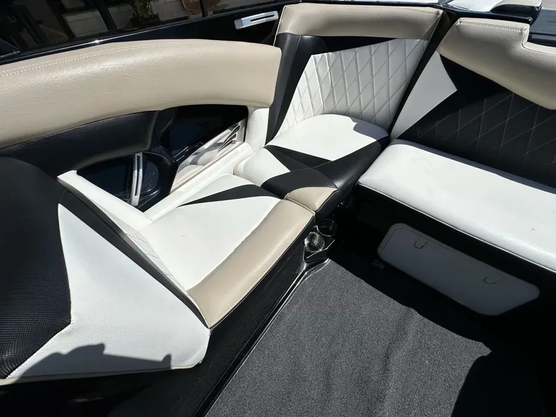 Slide: The Image of Tigé Z3 2012 - 10