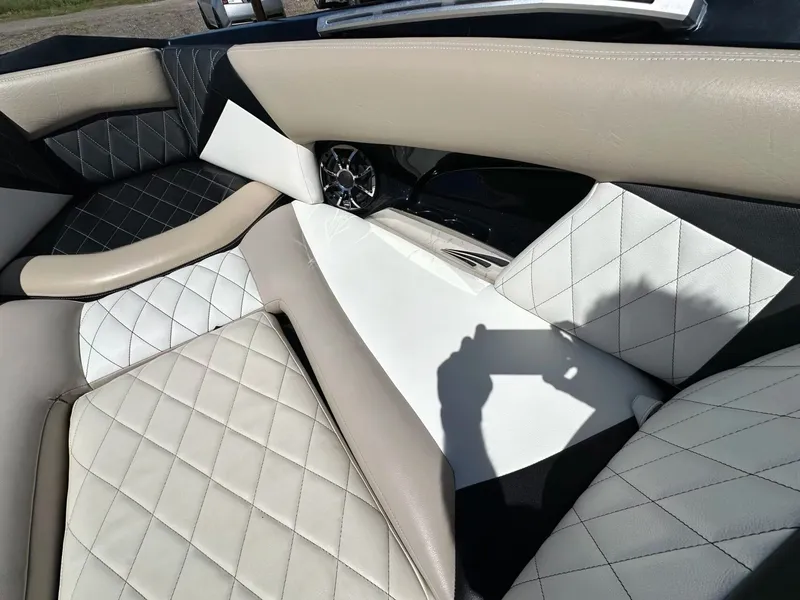 Slide: The Image of Tigé Z3 2012 - 18