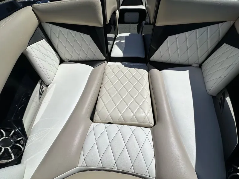 Slide: The Image of Tigé Z3 2012 - 20