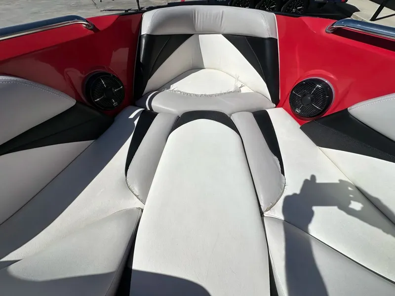 Slide: The Image of Tigé 22Ve 2011 - 19