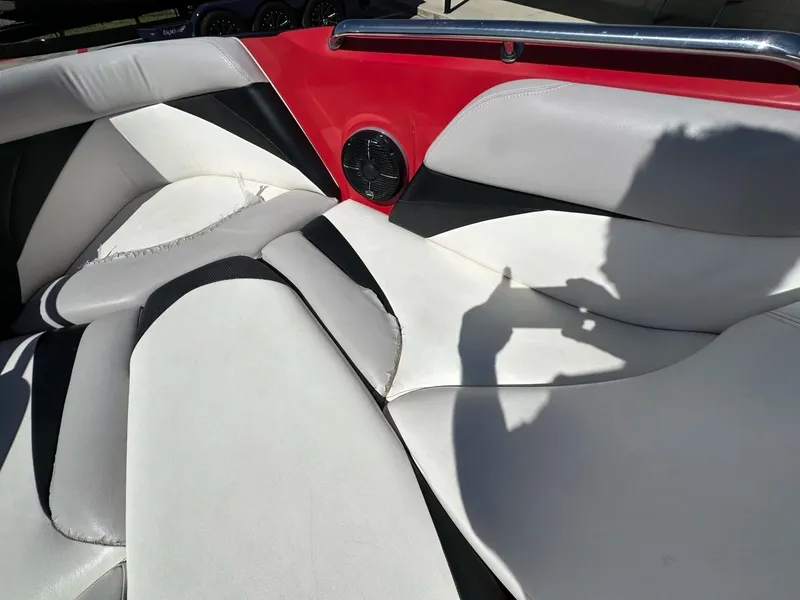 Slide: The Image of Tigé 22Ve 2011 - 20