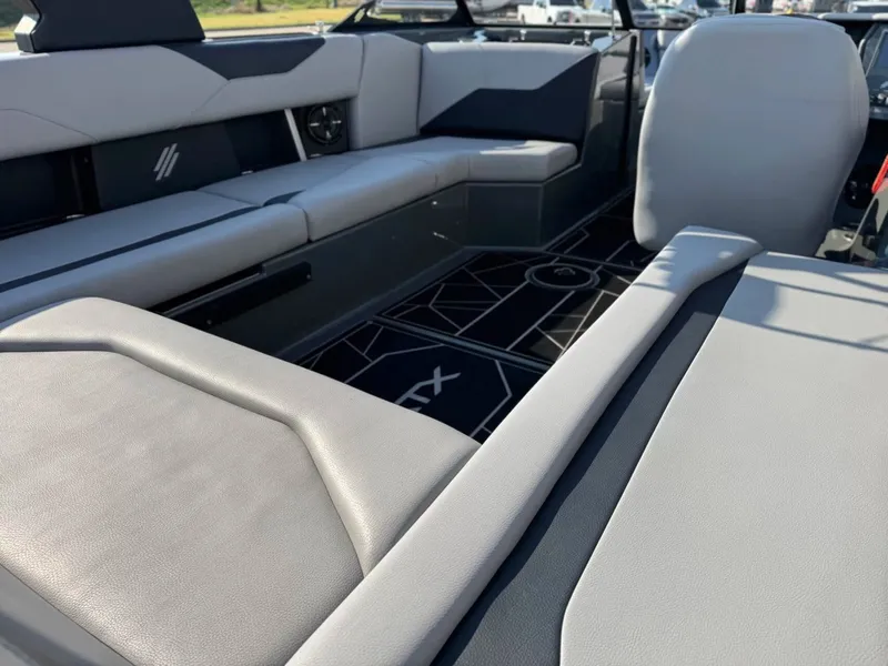 Slide: The Image of Tigé 24 TYPE-S 2023 - 11