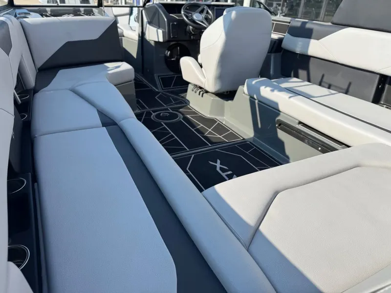 Slide: The Image of Tigé 24 TYPE-S 2023 - 12