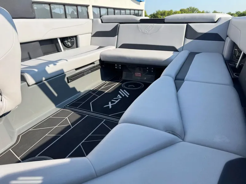 Slide: The Image of Tigé 24 TYPE-S 2023 - 13