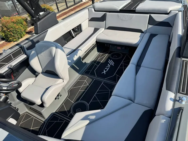 Slide: The Image of Tigé 24 TYPE-S 2023 - 18