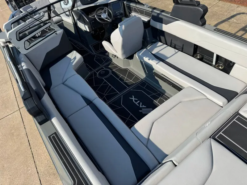 Slide: The Image of Tigé 24 TYPE-S 2023 - 9