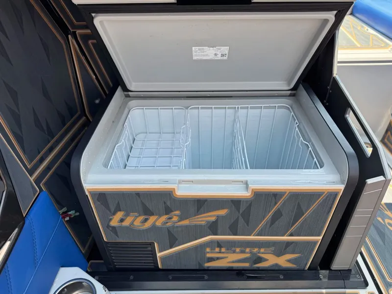 Slide: The Image of Tigé Ultré 25ZX 2024 - 19