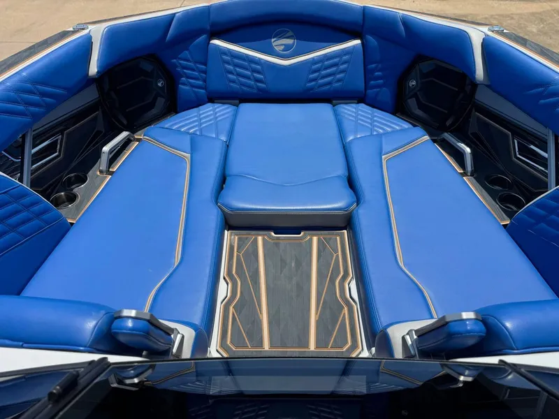 Slide: The Image of Tigé Ultré 25ZX 2024 - 20