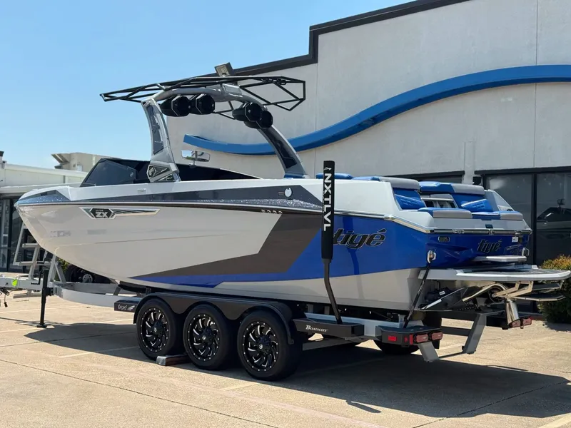 Slide: The Image of Tigé Ultré 25ZX 2024 - 3