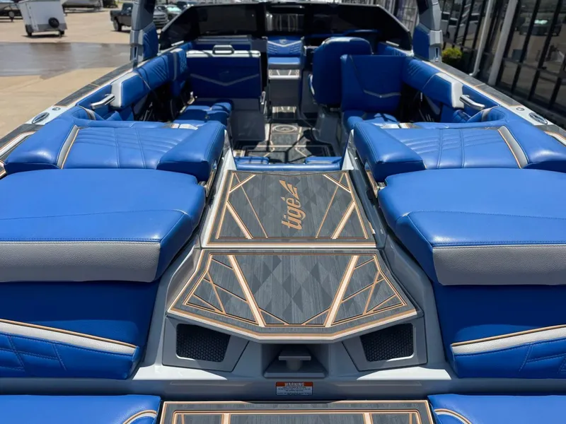 Slide: The Image of Tigé Ultré 25ZX 2024 - 8