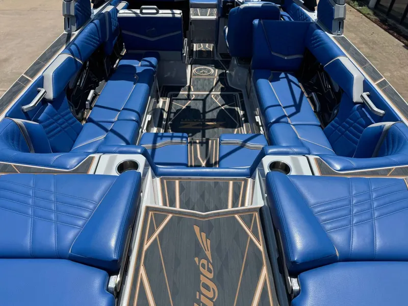 Slide: The Image of Tigé Ultré 25ZX 2024 - 9