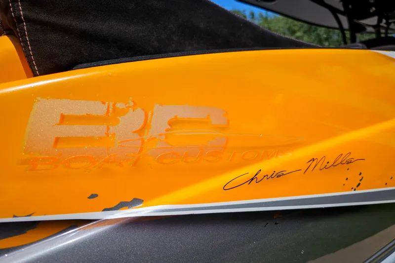 Slide: The Image of Orange Statement 380 Open boat with custom signature detail, 2016 model. - 7