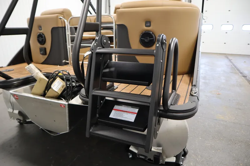 Slide: The Image of 2026 Bentley Pontoons Elite 223 Admiral Tri-toon with rear ladder and seating. - 39