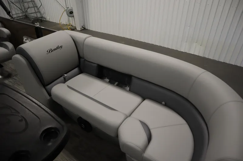 Slide: The Image of Interior of Bentley Pontoons Elite 223 Swingback 2026. - 11