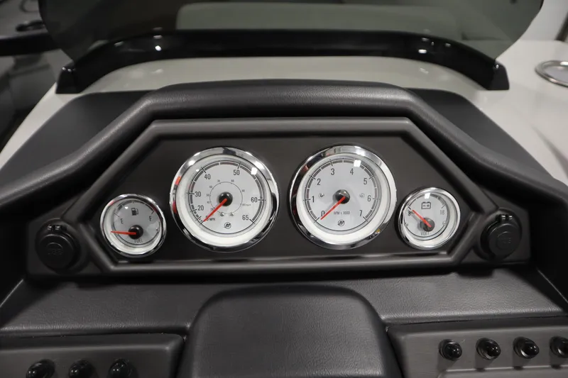 Slide: The Image of Steering wheel of Bentley Pontoons Elite 223 Swingback 2026. - 21