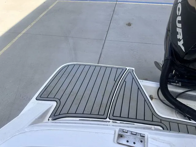 Slide: The Image of Sea Ray 21 SPX OB 2015 - 13