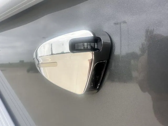 Slide: The Image of Bennington 23SSR Tritoon Pontoon 2026 - 10