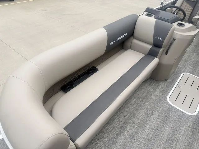 Slide: The Image of Bennington 23SSR Tritoon Pontoon 2026 - 12
