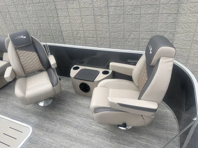 Slide: The Image of Bennington 23SSR Tritoon Pontoon 2026 - 13