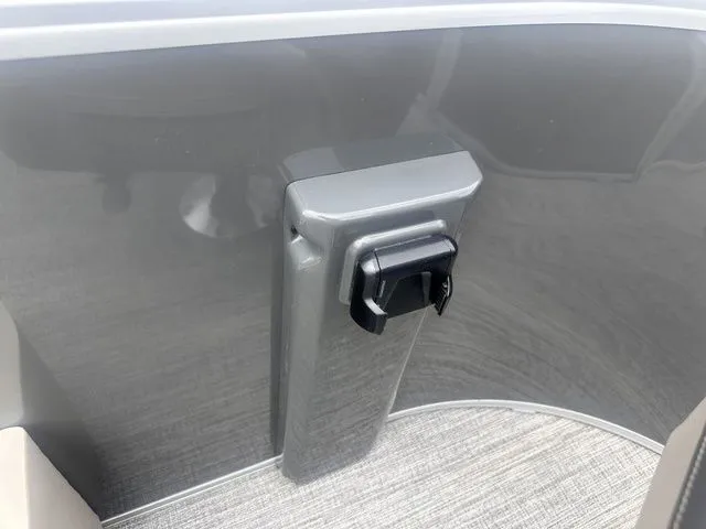 Slide: The Image of Bennington 23SSR Tritoon Pontoon 2026 - 15