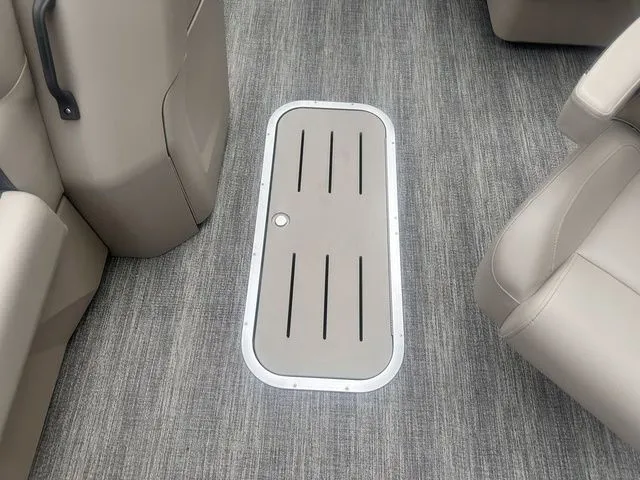 Slide: The Image of Bennington 23SSR Tritoon Pontoon 2026 - 16