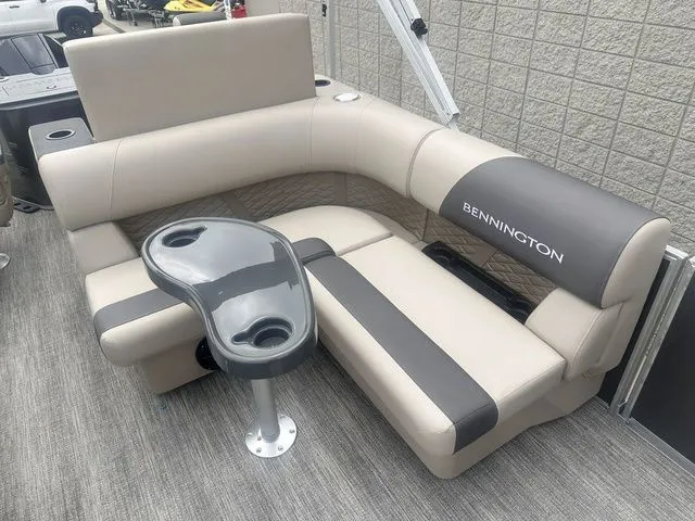 Slide: The Image of Bennington 23SSR Tritoon Pontoon 2026 - 17