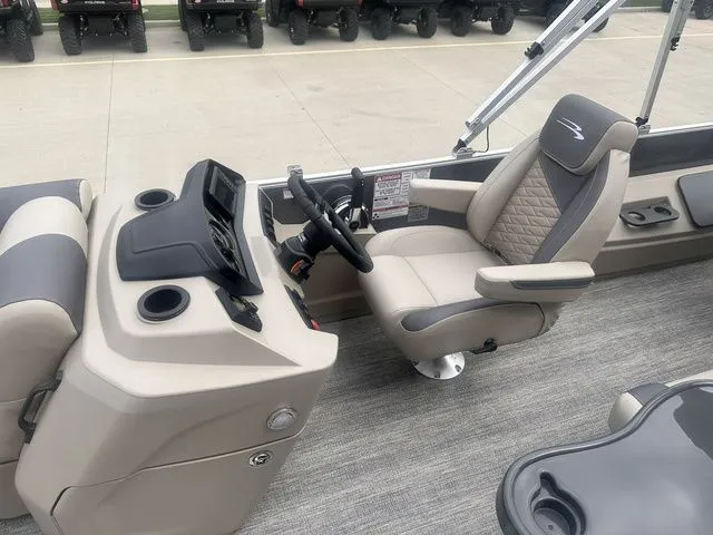 Slide: The Image of Bennington 23SSR Tritoon Pontoon 2026 - 18