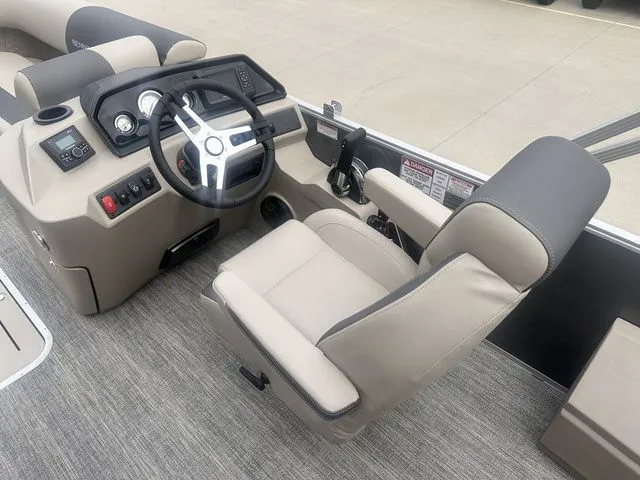 Slide: The Image of Bennington 23SSR Tritoon Pontoon 2026 - 19