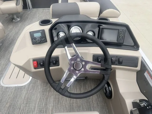 Slide: The Image of Bennington 23SSR Tritoon Pontoon 2026 - 20