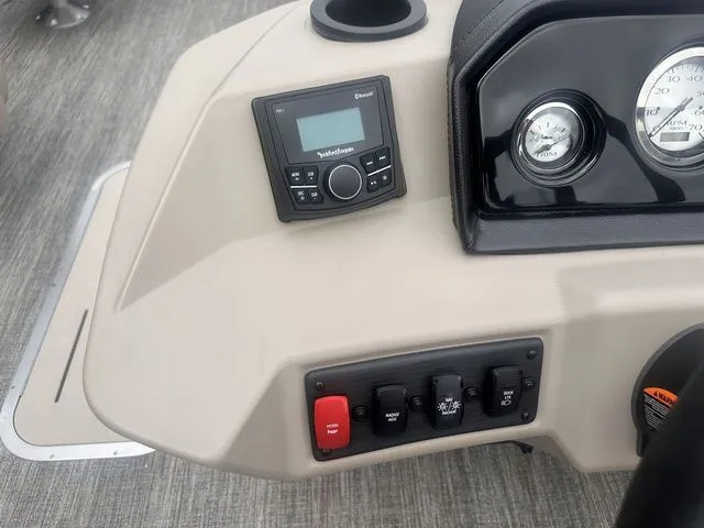 Slide: The Image of Bennington 23SSR Tritoon Pontoon 2026 - 21