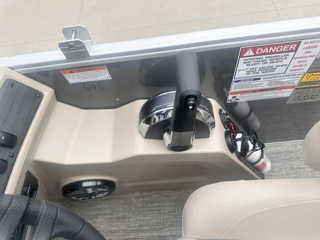 Slide: The Image of Bennington 23SSR Tritoon Pontoon 2026 - 23