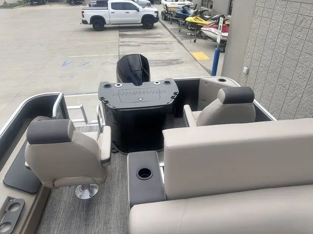 Slide: The Image of Bennington 23SSR Tritoon Pontoon 2026 - 24