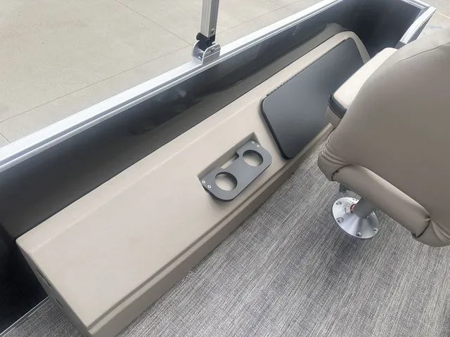 Slide: The Image of Bennington 23SSR Tritoon Pontoon 2026 - 25