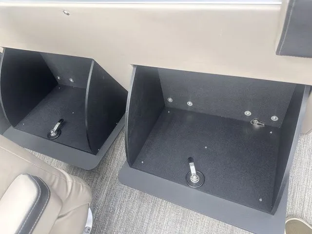 Slide: The Image of Bennington 23SSR Tritoon Pontoon 2026 - 27