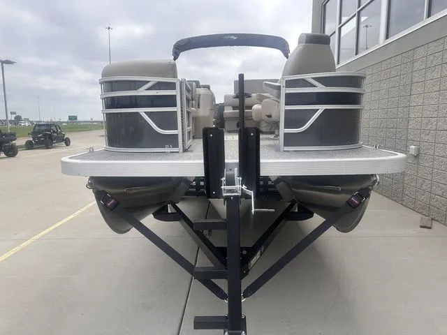 Slide: The Image of Bennington 23SSR Tritoon Pontoon 2026 - 3