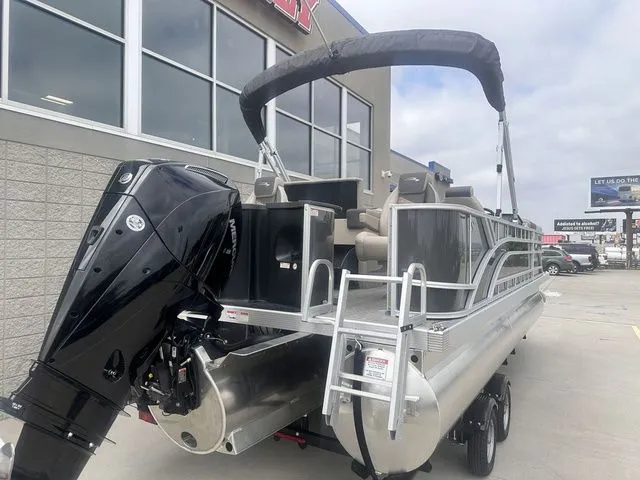 Slide: The Image of Bennington 23SSR Tritoon Pontoon 2026 - 5