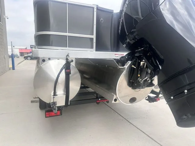 Slide: The Image of Bennington 23SSR Tritoon Pontoon 2026 - 7