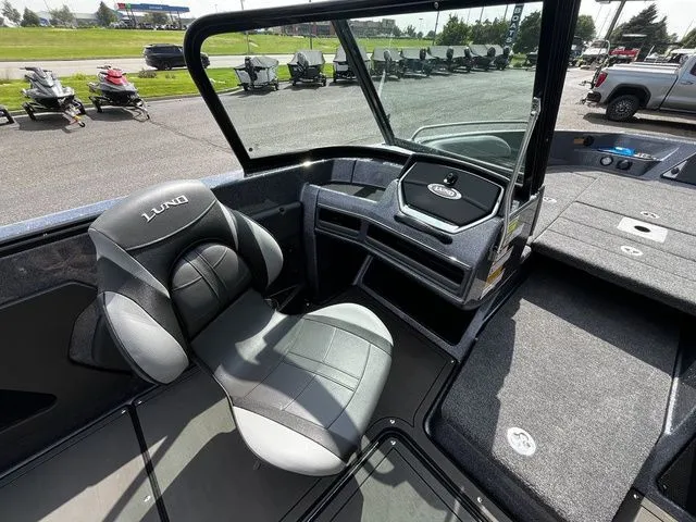 Slide: The Image of Lund 189 Tyee GL Sport 2026 - 21