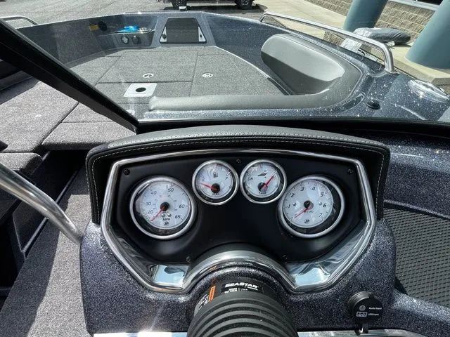 Slide: The Image of Lund 189 Tyee GL Sport 2026 - 24