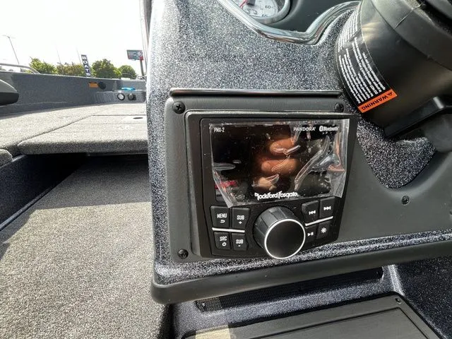 Slide: The Image of Lund 189 Tyee GL Sport 2026 - 26