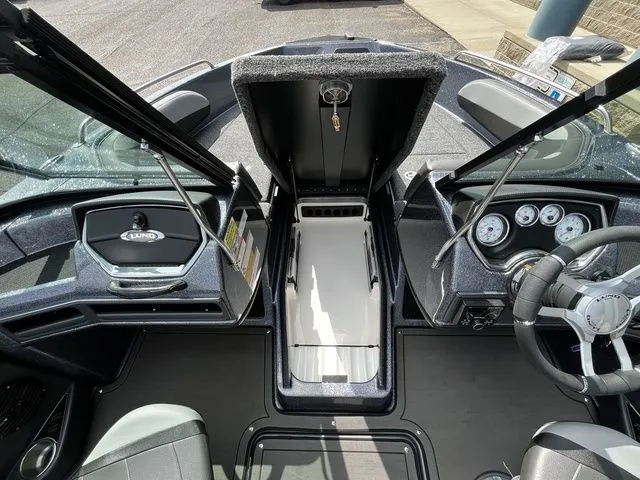 Slide: The Image of Lund 189 Tyee GL Sport 2026 - 27