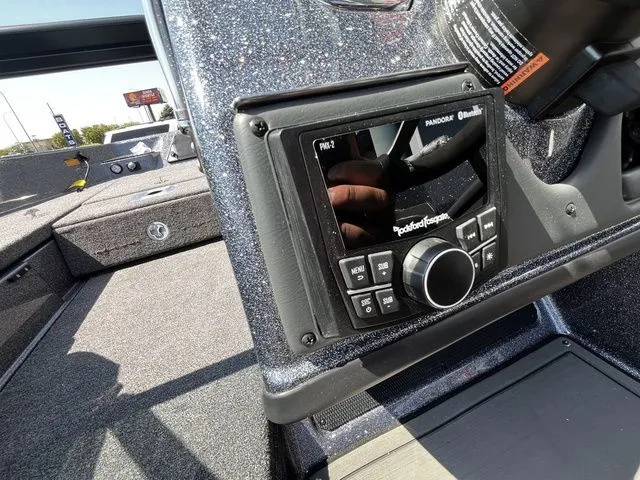 Slide: The Image of Lund 189 Tyee GL Sport 2026 - 22