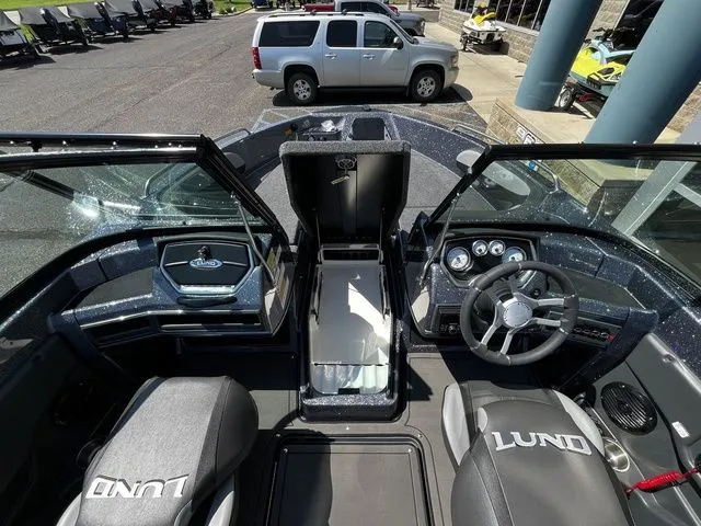 Slide: The Image of Lund 189 Tyee GL Sport 2026 - 25