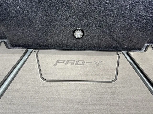 Slide: The Image of Lund 202 PRO-V GL Sport 2026 - 16