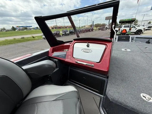 Slide: The Image of Lund 202 PRO-V GL Sport 2026 - 20