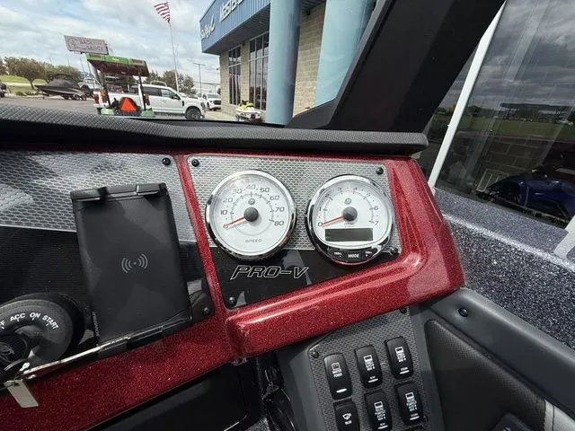 Slide: The Image of Lund 202 PRO-V GL Sport 2026 - 24