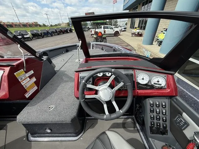 Slide: The Image of Lund 202 PRO-V GL Sport 2026 - 26