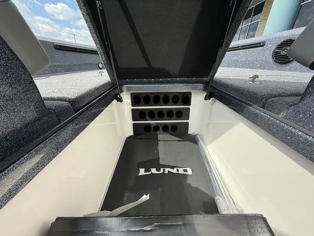 Slide: The Image of Lund 202 PRO-V GL Sport 2026 - 32