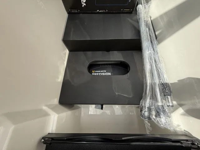 Slide: The Image of Lund 202 PRO-V GL Sport 2026 - 33