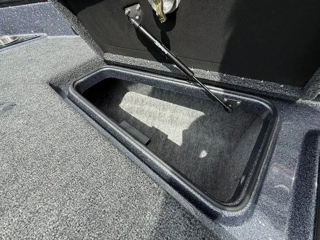 Slide: The Image of Lund 202 PRO-V GL Sport 2026 - 36